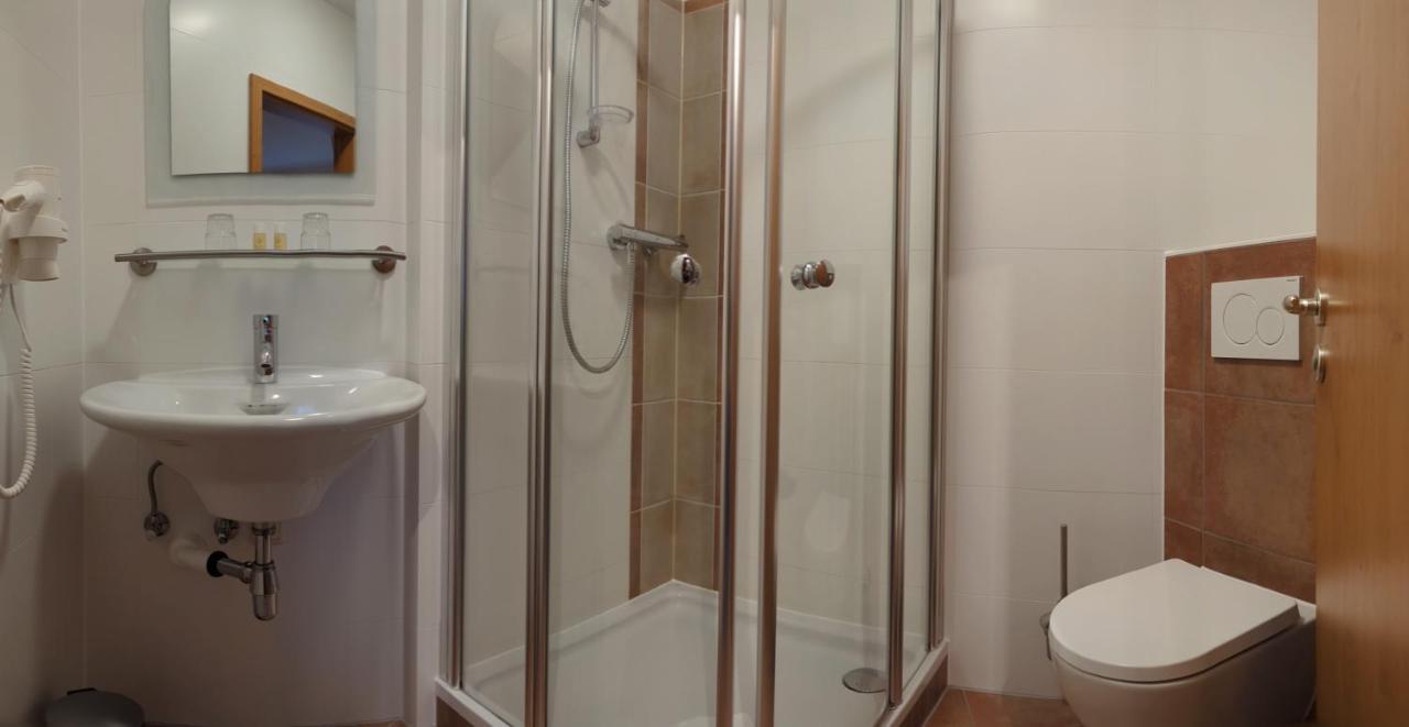 Paga - Parkgaststaette Hotel Ehrenburg Luaran gambar